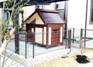 ラブラドールの犬小屋　サイズ８００Ｘ１６００デッキ付き大型犬の小屋としてコンパクトに製作しました。